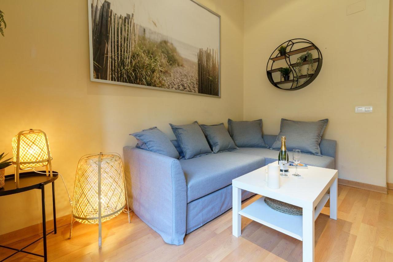 Bright Two-Bedroom Apartment In The Historic Center マラガ エクステリア 写真