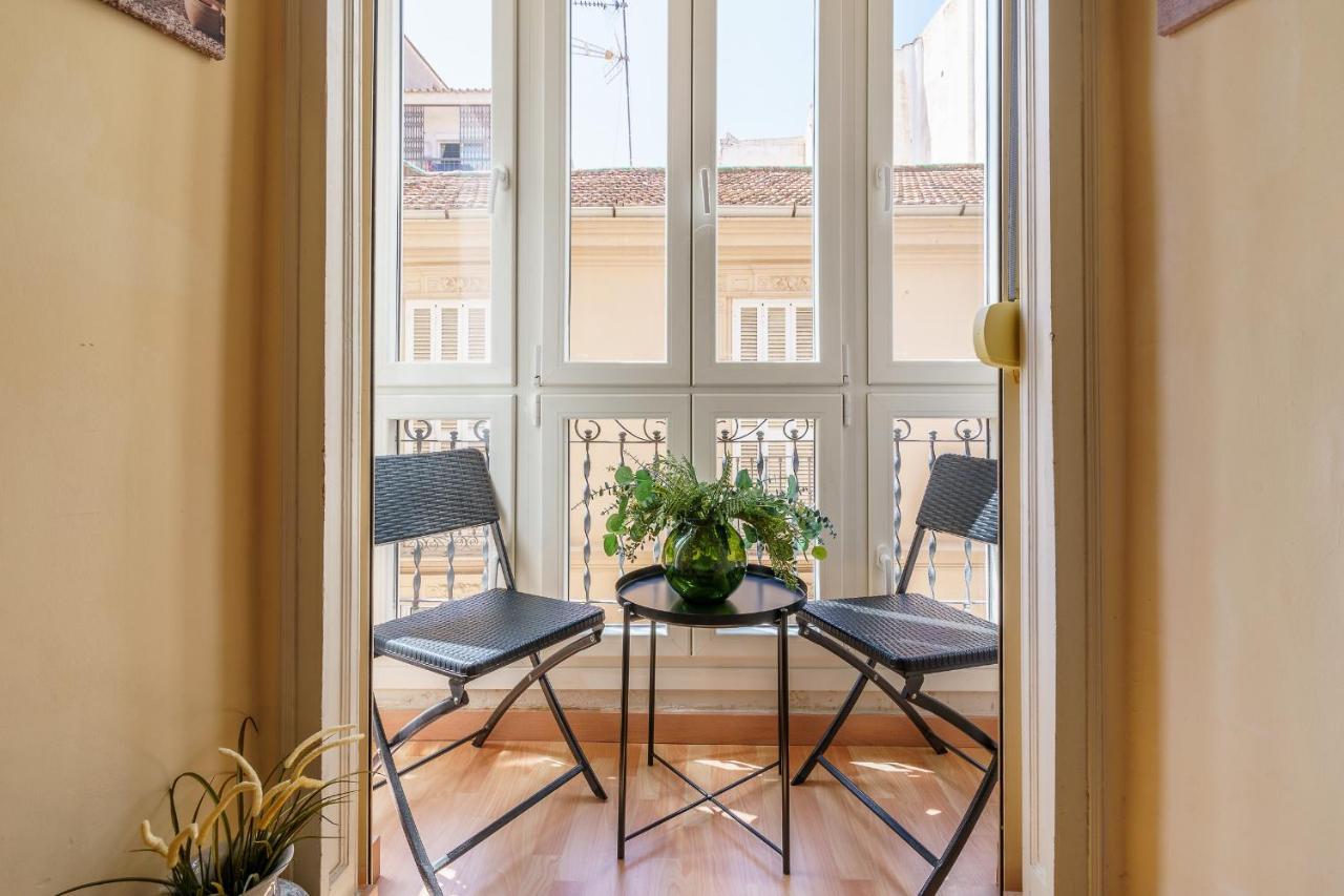 Bright Two-Bedroom Apartment In The Historic Center マラガ エクステリア 写真